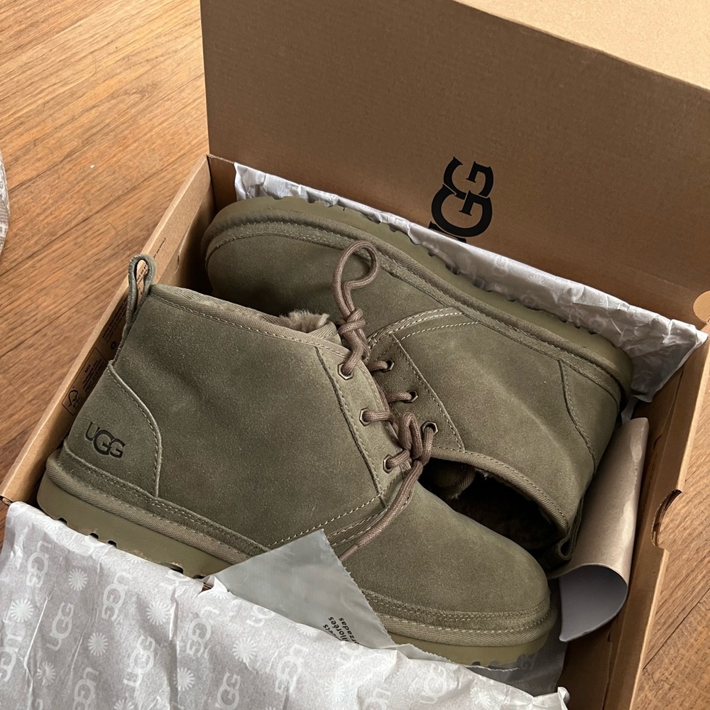Womens green UGG Neumel short size 10